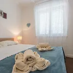 شقة Ivka